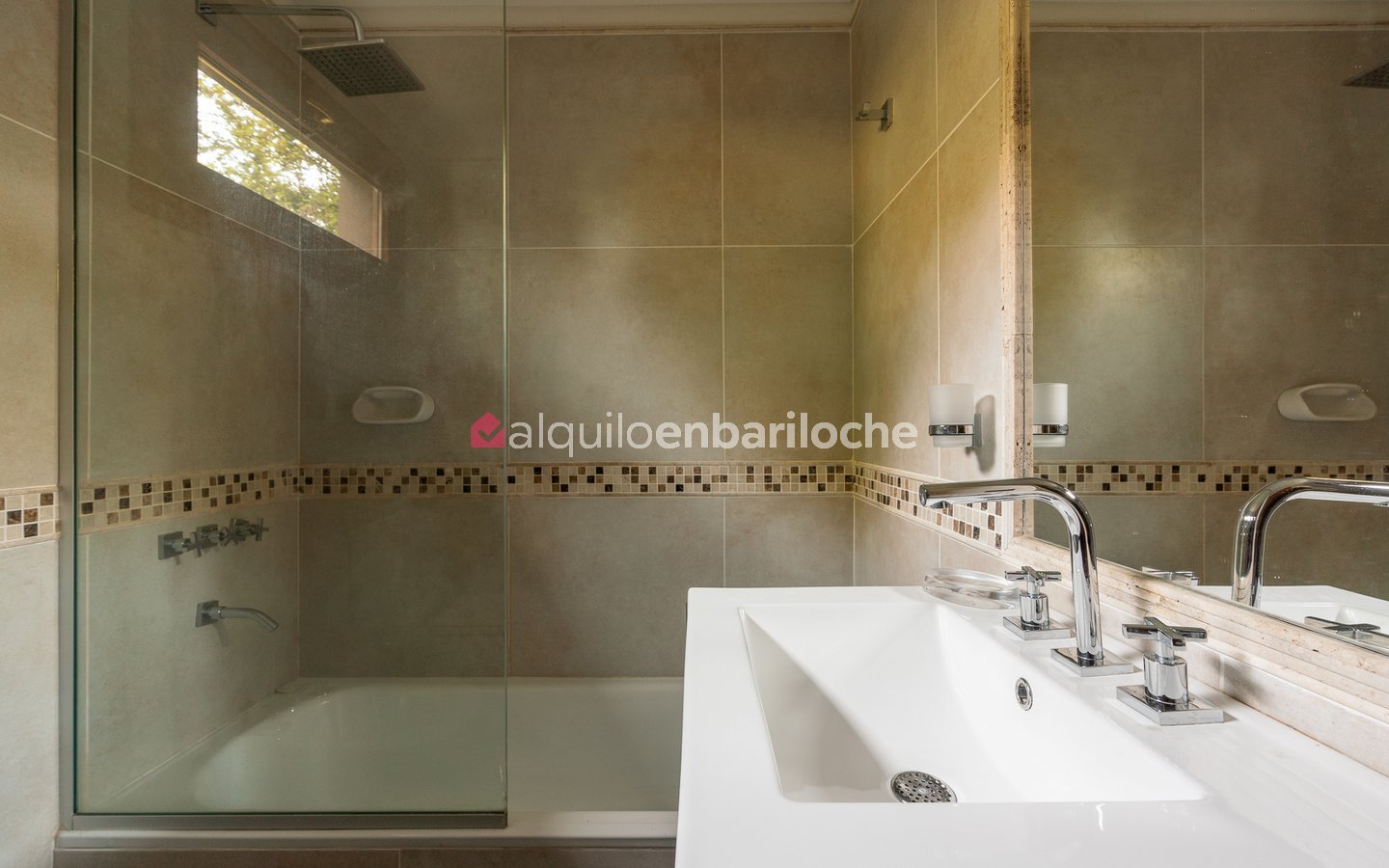 Casa con Vistas en Lago Moreno | Muelle y Costa (4 Pax)