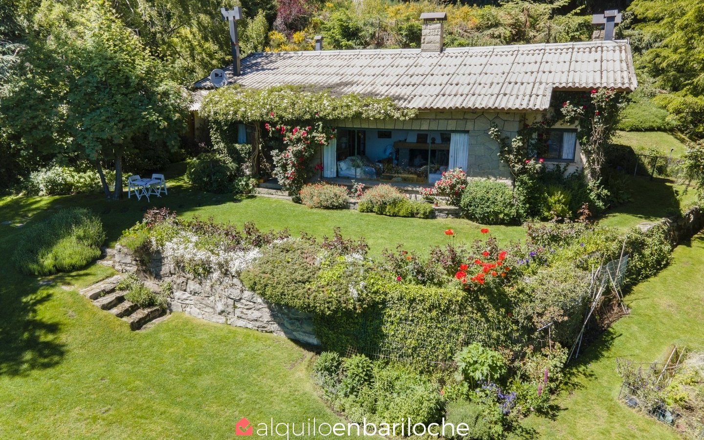 ALQUILO EN BARILOCHE PUPI KM 3 DRONE-002