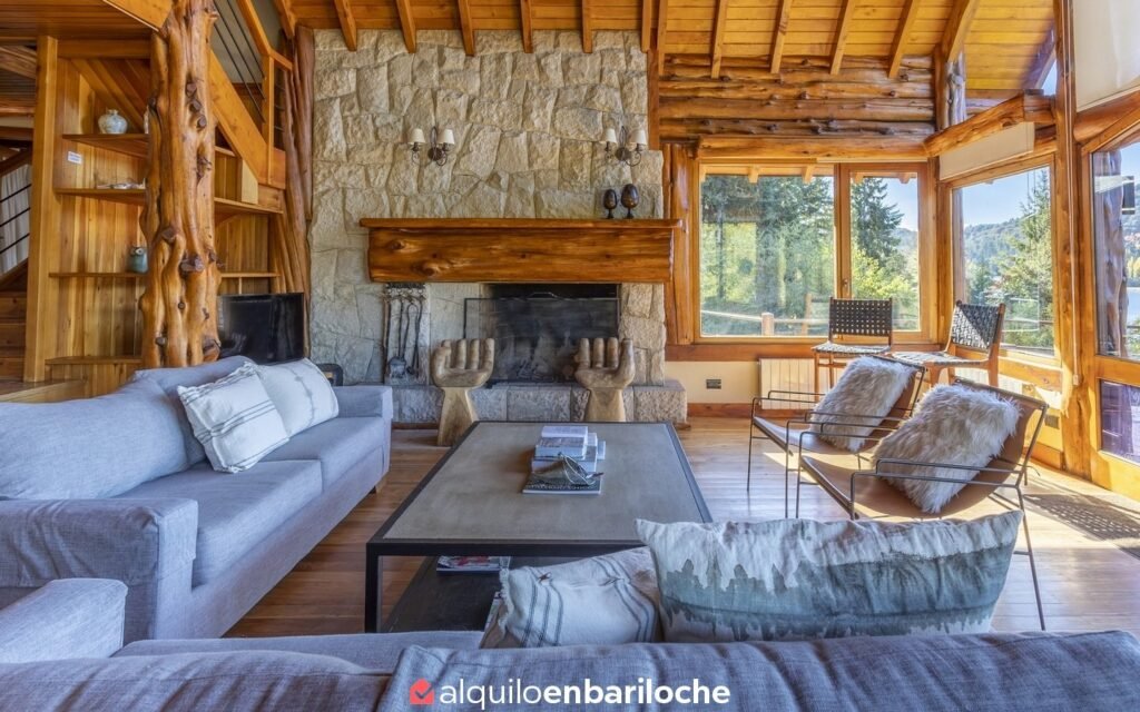 Casa con costa del Lago Nahuel Huapi en barrio cerrado Valle Escondido