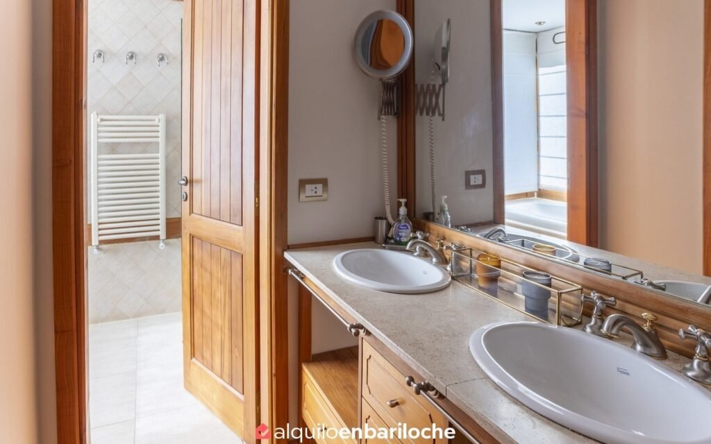 Casa con costa del Lago Nahuel Huapi en barrio cerrado Valle Escondido, foto 18