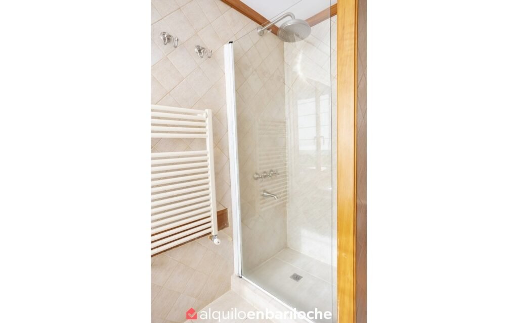 Casa con costa del Lago Nahuel Huapi en barrio cerrado Valle Escondido, foto 21
