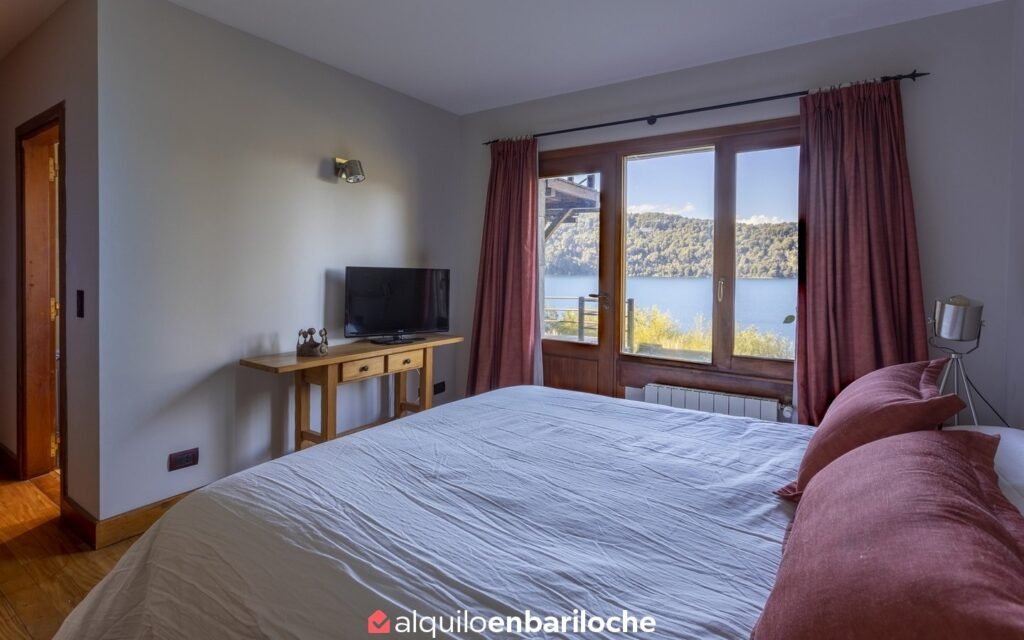 Casa con costa del Lago Nahuel Huapi en barrio cerrado Valle Escondido, foto 25