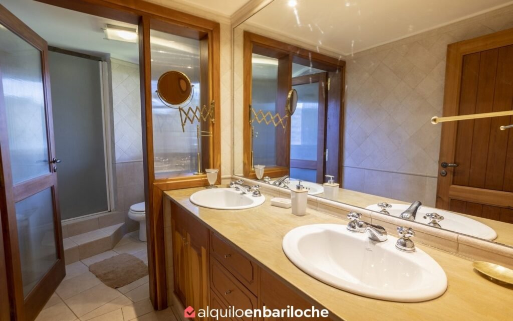 Casa con costa del Lago Nahuel Huapi en barrio cerrado Valle Escondido, foto 30