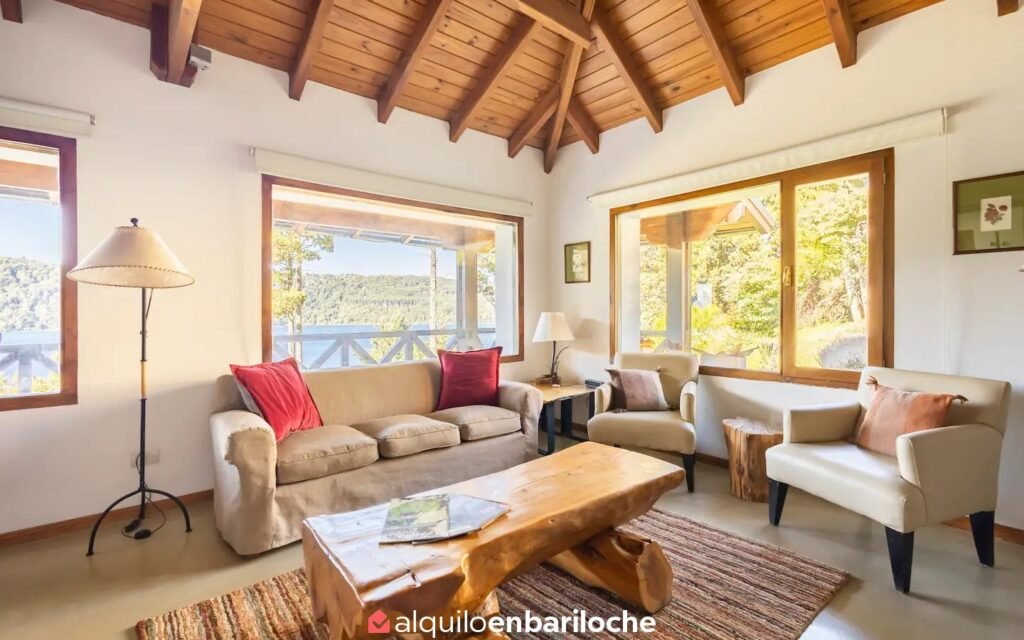 Casa en Valle Escondido con acceso al lago del barrio, para 10