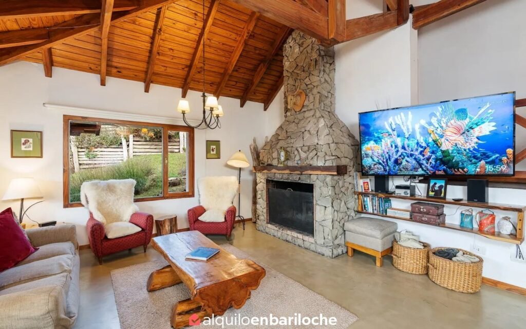 Casa en Valle Escondido con acceso al lago del barrio, para 10