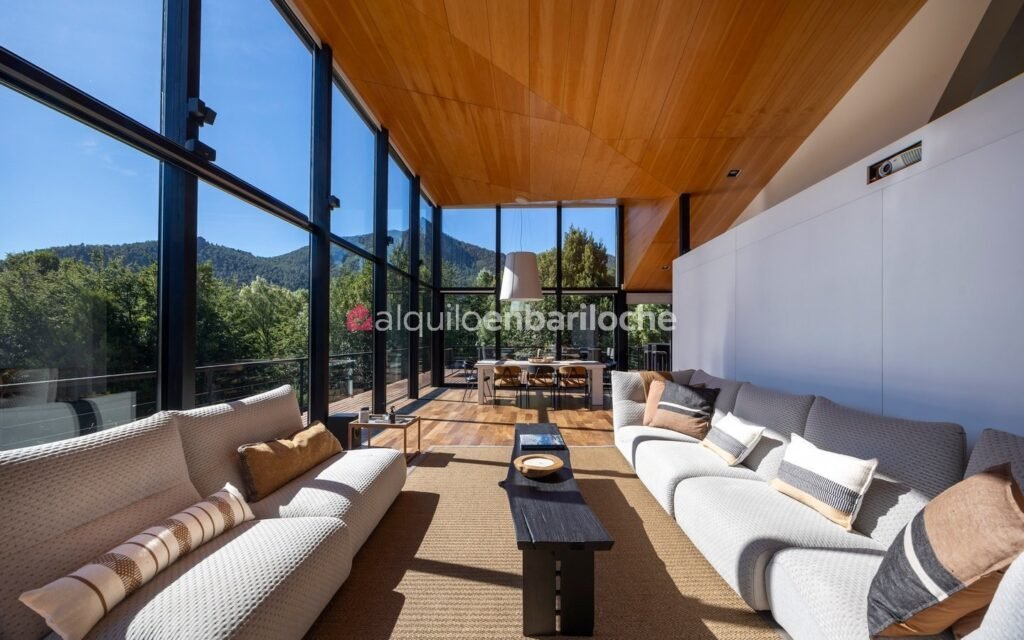 Casa con Piscina y Jacuzzi en Arelauquen