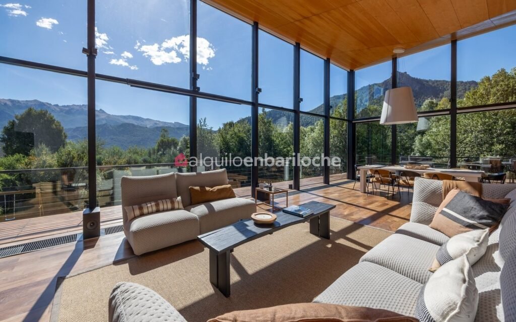 Casa con Piscina y Jacuzzi en Arelauquen