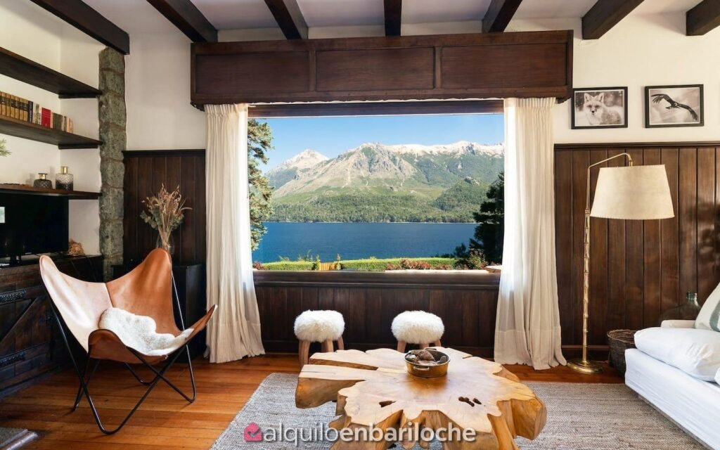 Casa con costa y playa sobre el Lago Gutiérrez para 10 personas