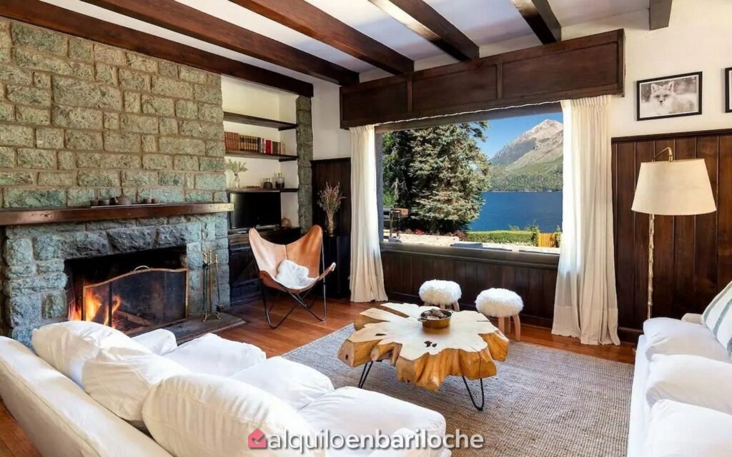 Casa con costa y playa sobre el Lago Gutiérrez para 10 personas