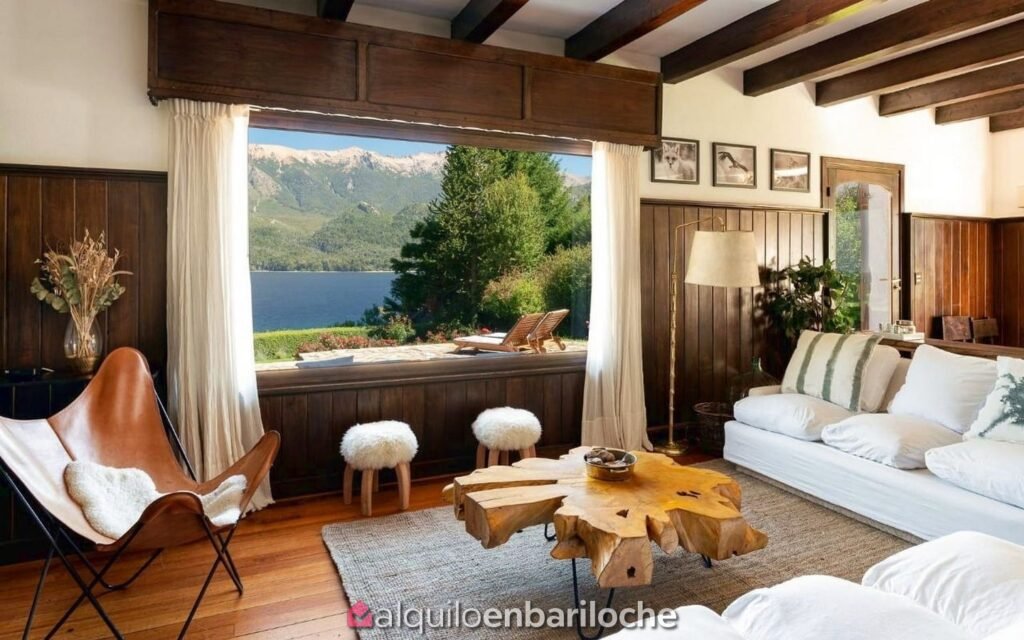 Casa con costa y playa sobre el Lago Gutiérrez para 10 personas