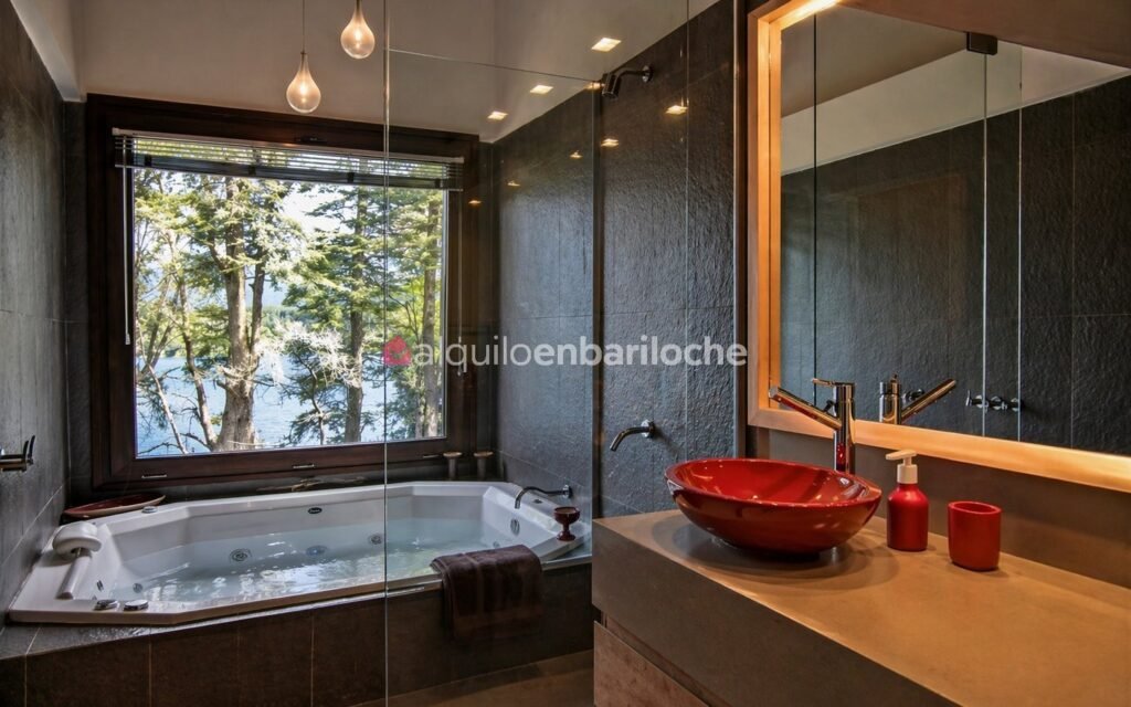 Casa con Costa de Lago Nahuel Huapi y Muelle en Península San Pedro, foto 28