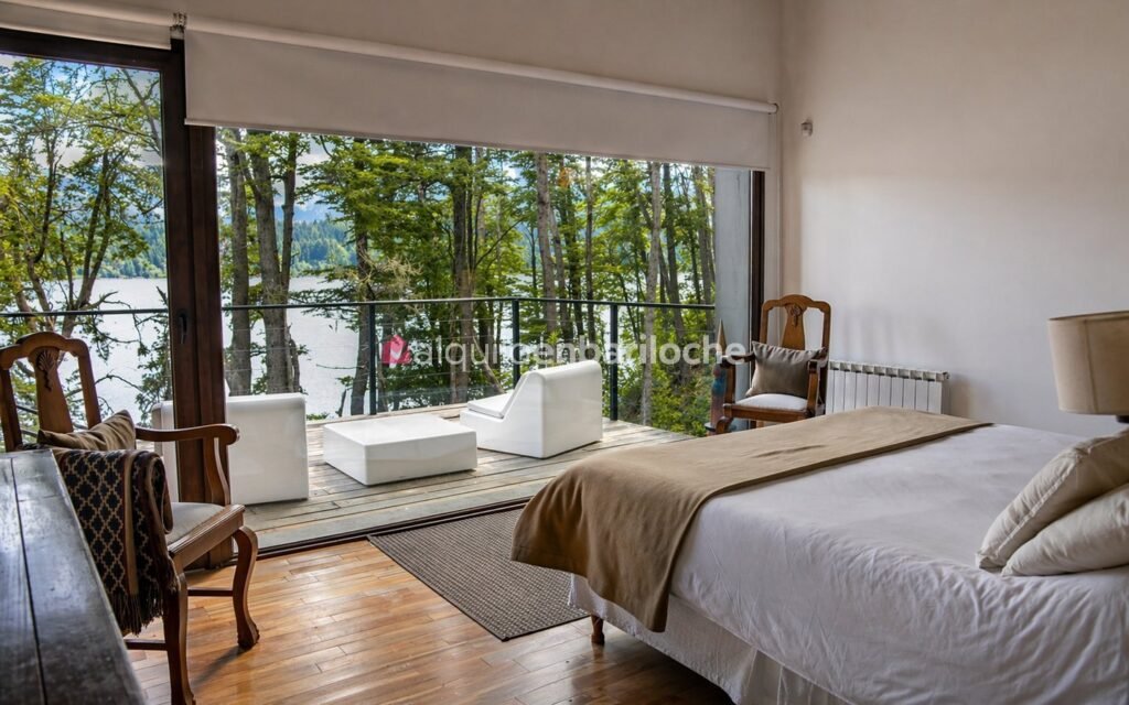 Casa con Costa de Lago Nahuel Huapi y Muelle en Península San Pedro, foto 26