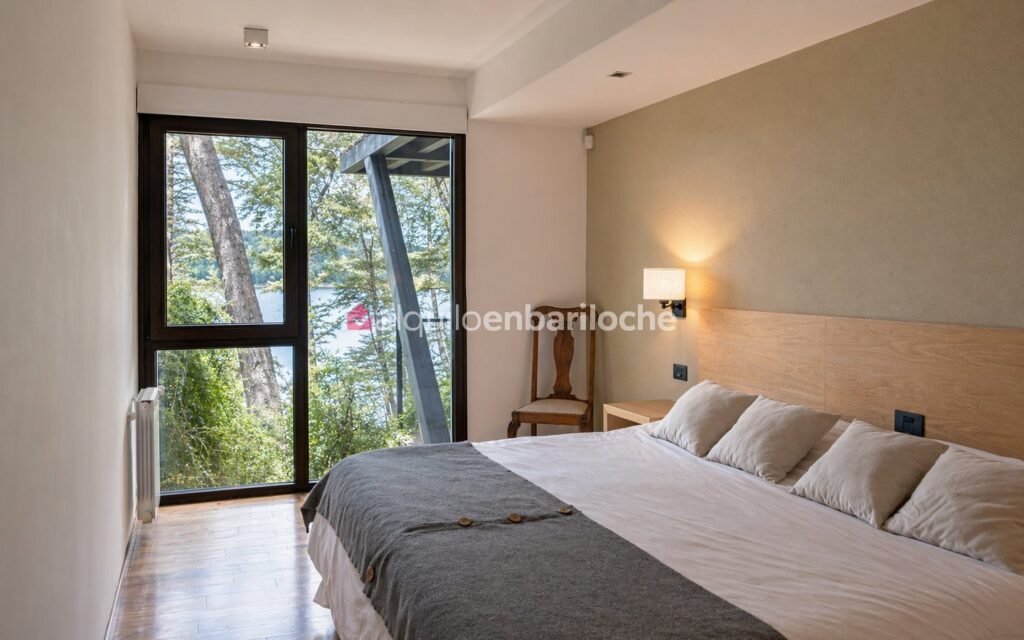 Casa con Costa de Lago Nahuel Huapi y Muelle en Península San Pedro, foto 37