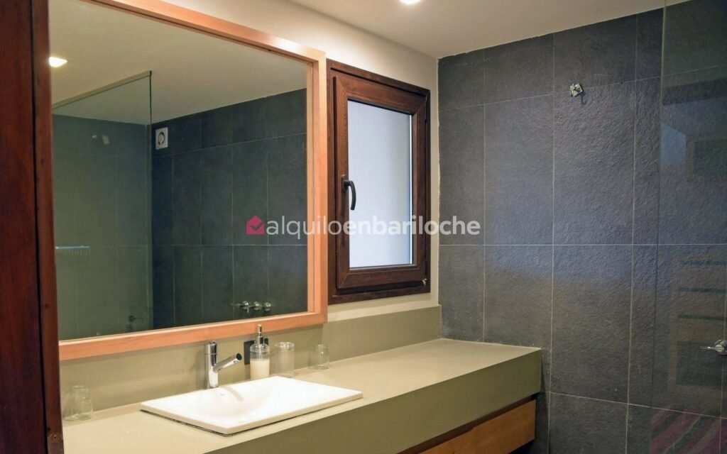 Casa con Costa de Lago Nahuel Huapi y Muelle en Península San Pedro, foto 25