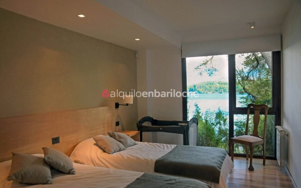 Casa con Costa de Lago Nahuel Huapi y Muelle en Península San Pedro, foto 36