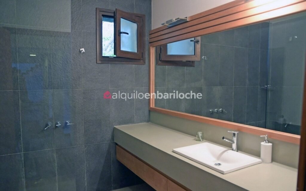 Casa con Costa de Lago Nahuel Huapi y Muelle en Península San Pedro, foto 38