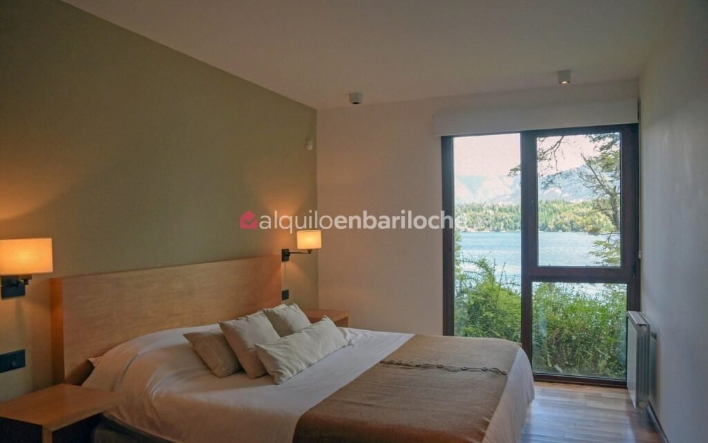 Casa con Costa de Lago Nahuel Huapi y Muelle en Península San Pedro, foto 33