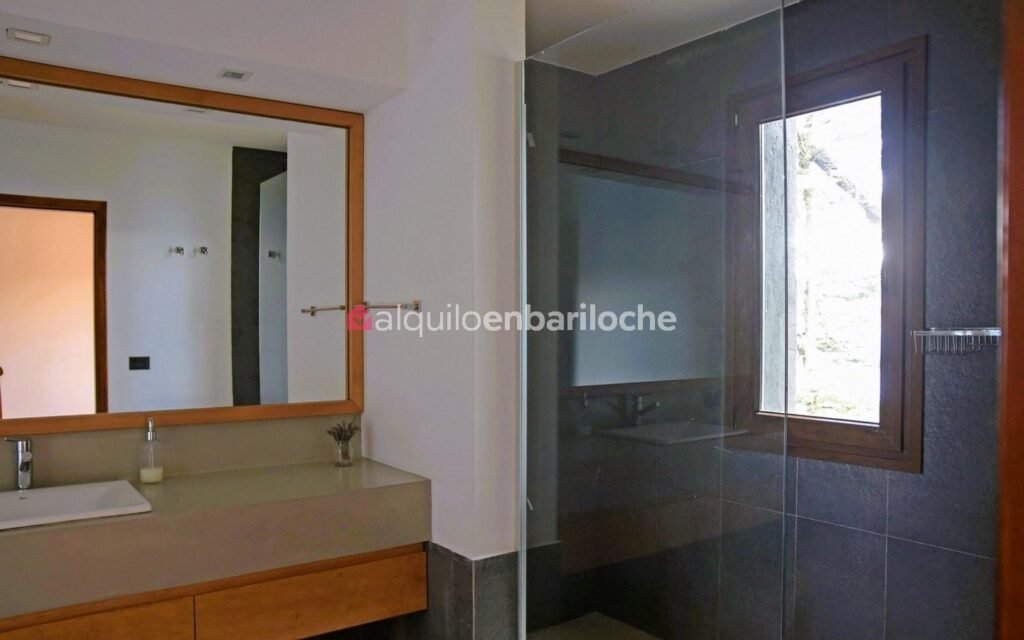 Casa con Costa de Lago Nahuel Huapi y Muelle en Península San Pedro, foto 35