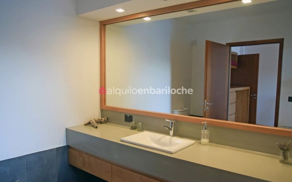 Casa con Costa de Lago Nahuel Huapi y Muelle en Península San Pedro, foto 34