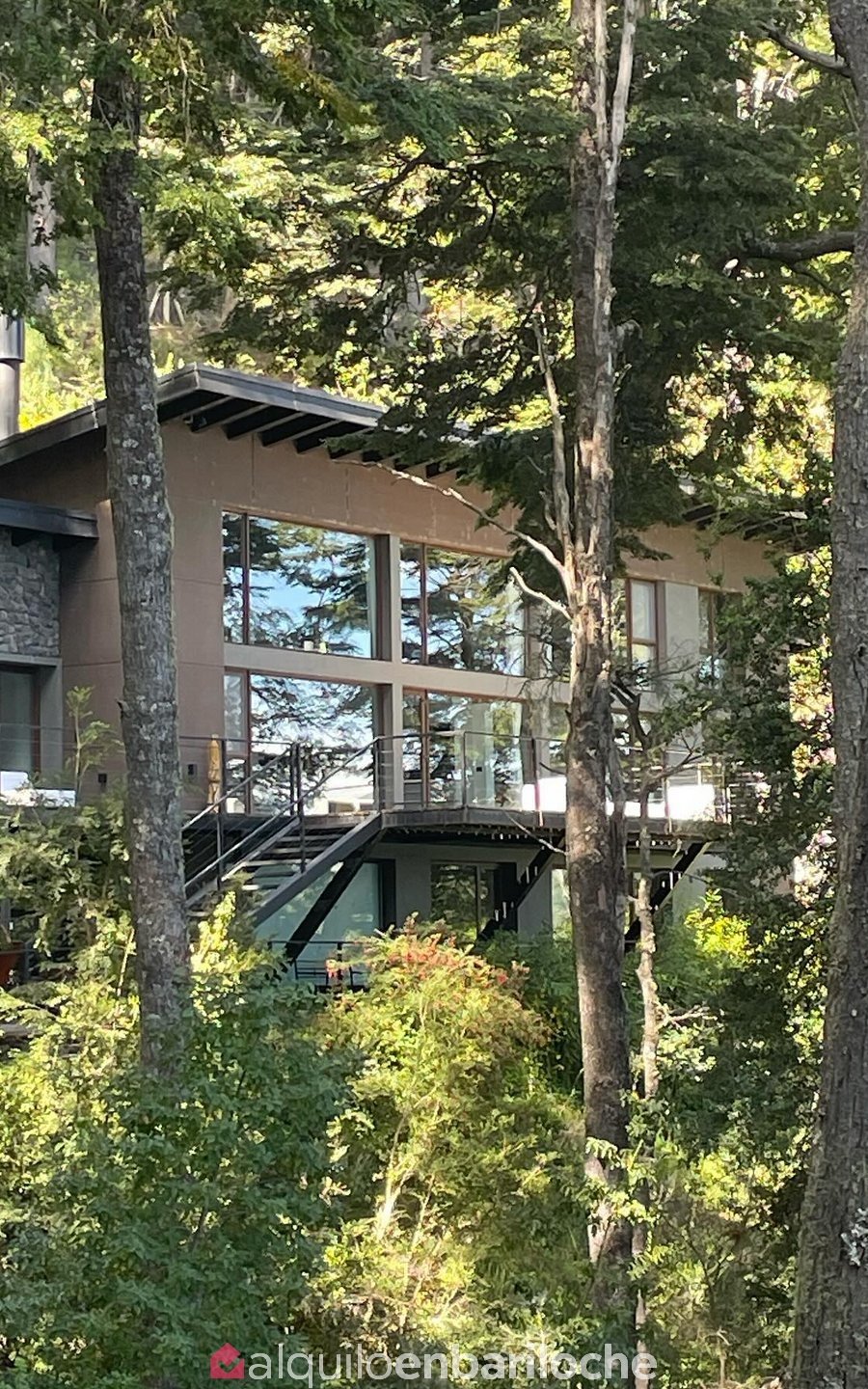 Casa con Costa de Lago Nahuel Huapi y Muelle en Península San Pedro