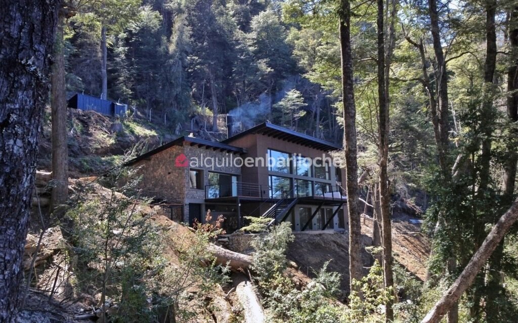 Casa con Costa de Lago Nahuel Huapi y Muelle en Península San Pedro