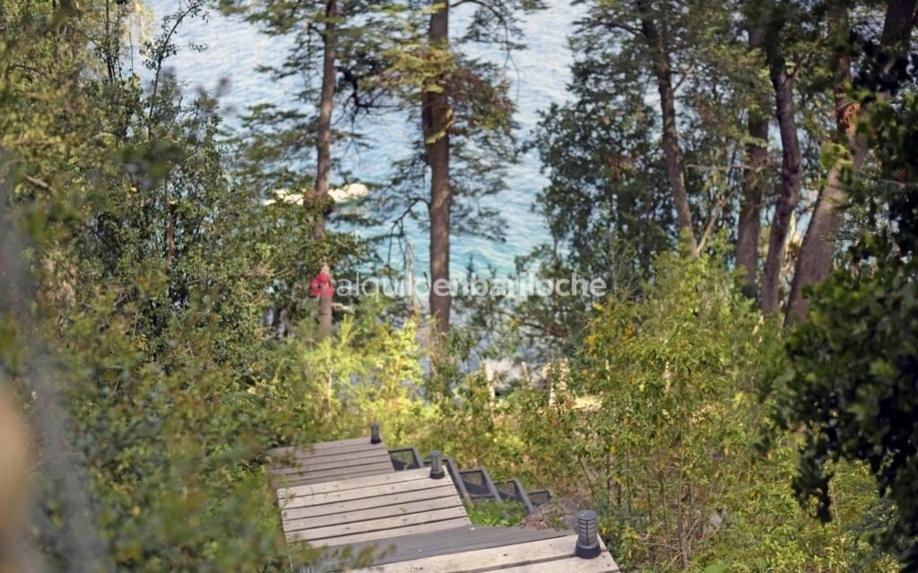 Casa con Costa de Lago Nahuel Huapi y Muelle en Península San Pedro, foto 52