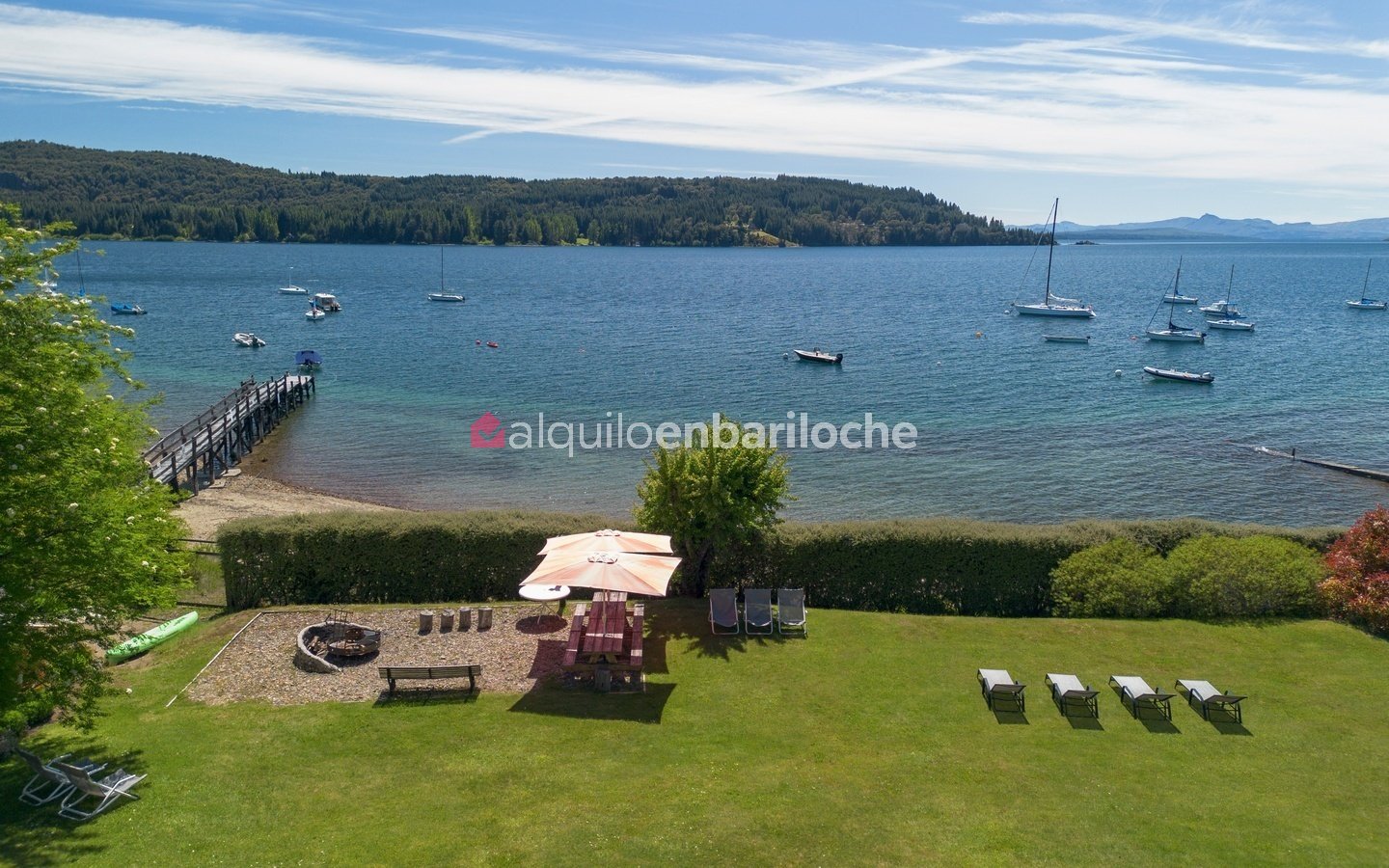 Casa con Muelle y Playa de Arena | Quincho y Costa de Lago
