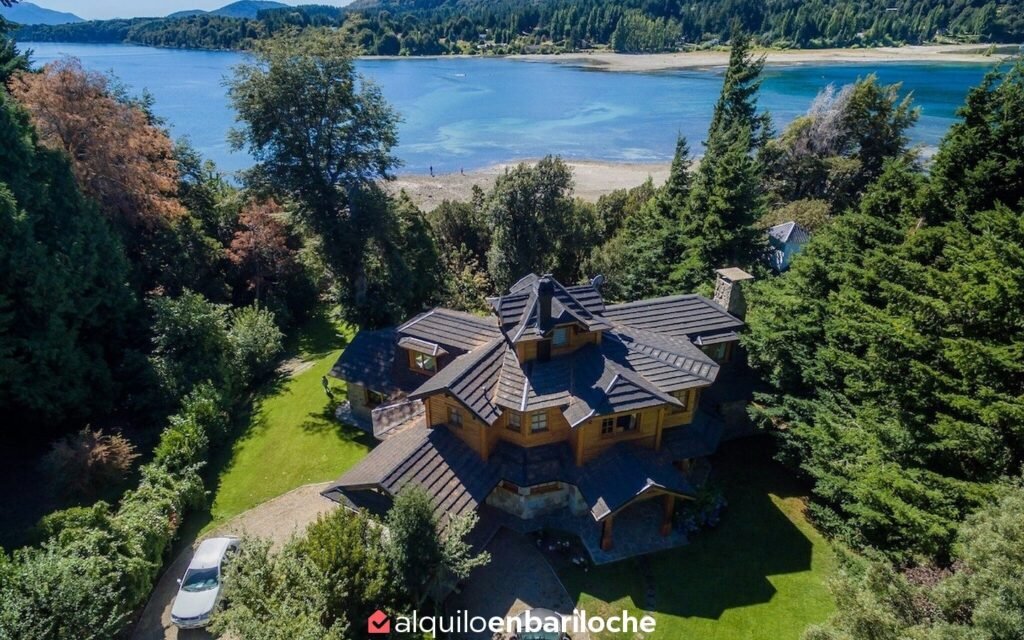 Casa con costa del Nahuel Huapi en el km 17, para 10 personas