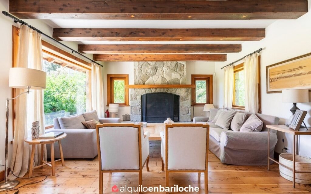 Casa con costa del Nahuel Huapi en el km 17, para 10 personas