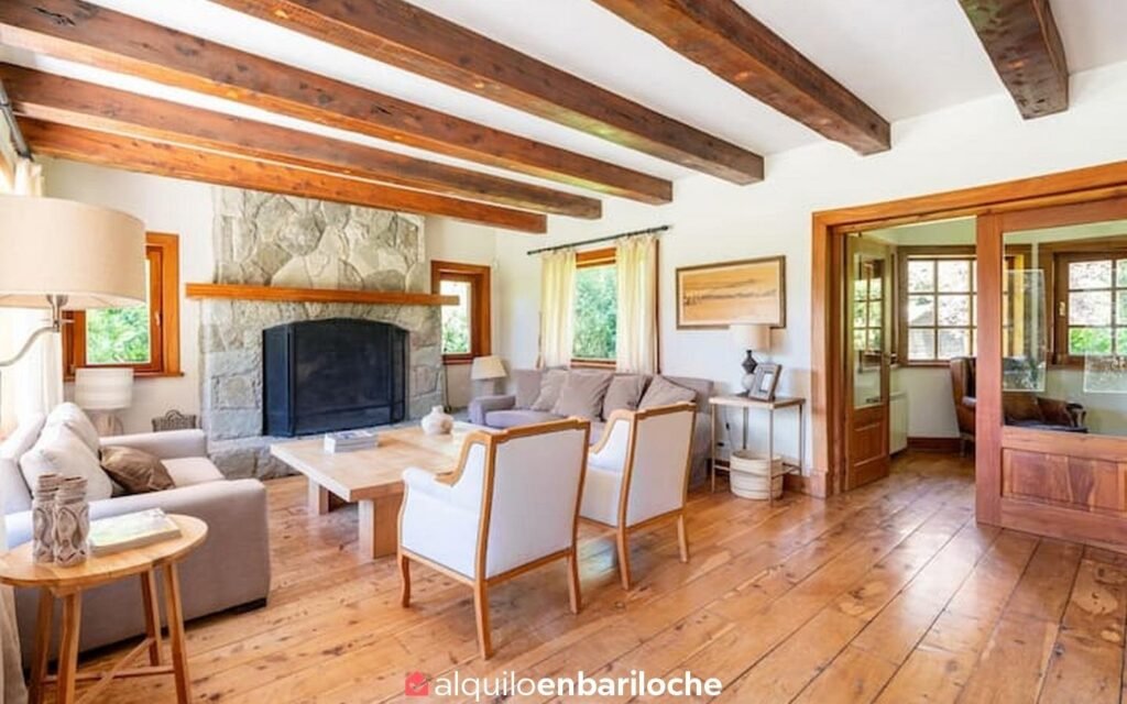 Casa con costa del Nahuel Huapi en el km 17, para 10 personas
