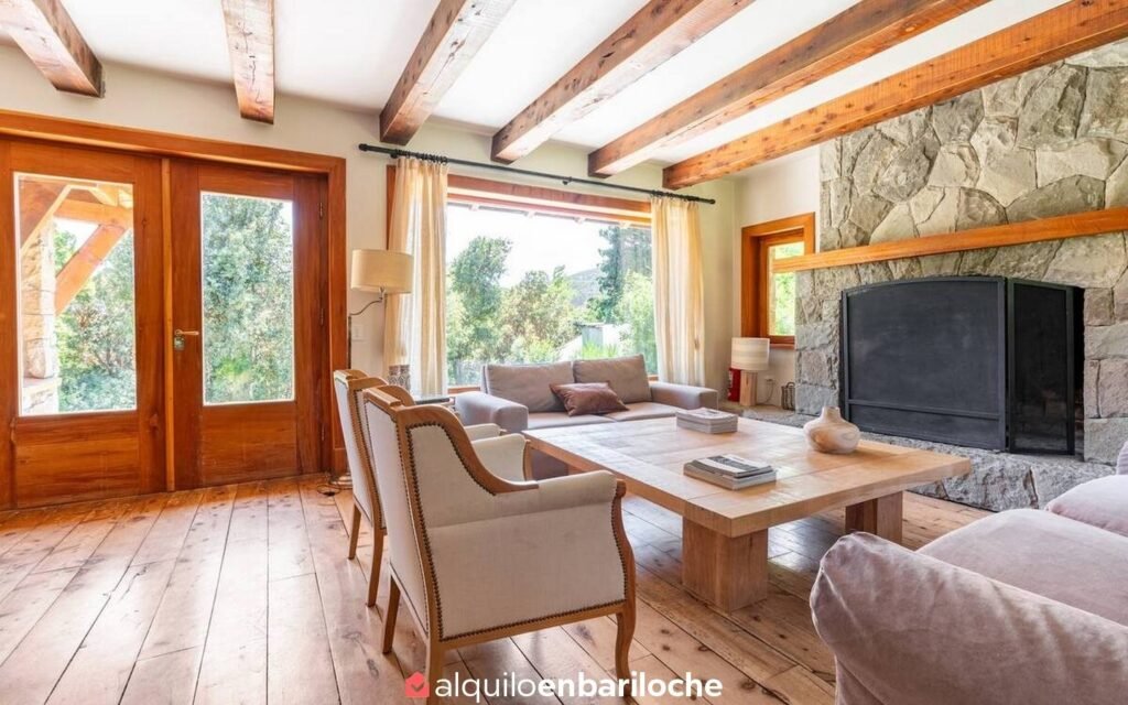 Casa con costa del Nahuel Huapi en el km 17, para 10 personas