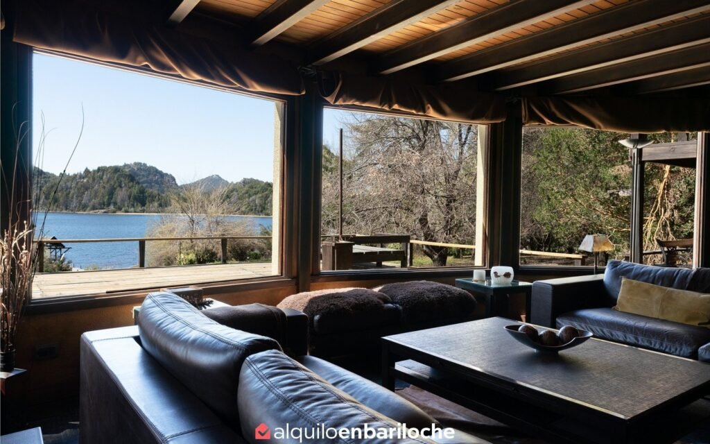 Casa con costa sobre el Lago Morenito para 12 personas en Llao Llao