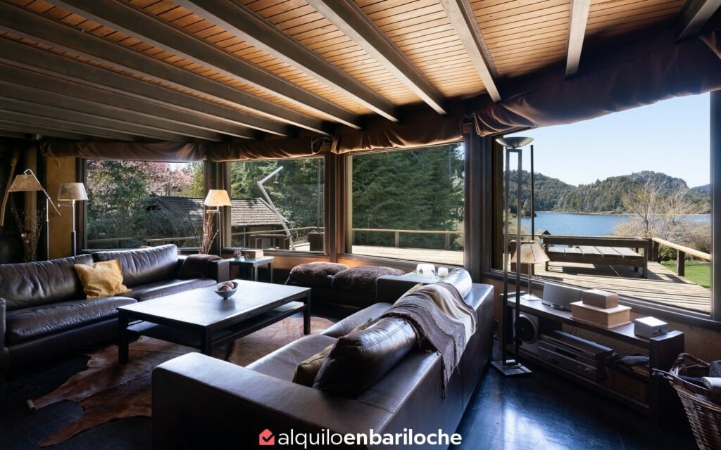 Casa con costa sobre el Lago Morenito para 12 personas en Llao Llao