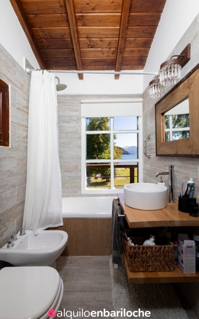 Casa con Costa sobre el Lago Nahuel Huapi y Pileta Climatizada en Bariloche, foto 15