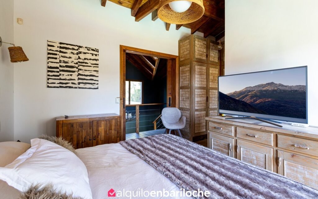 Casa con Costa sobre el Lago Nahuel Huapi y Pileta Climatizada en Bariloche, foto 12
