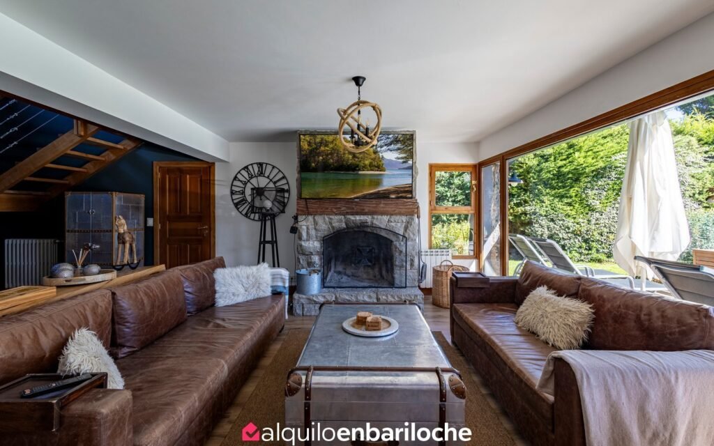 Casa con Costa sobre el Lago Nahuel Huapi y Pileta Climatizada en Bariloche