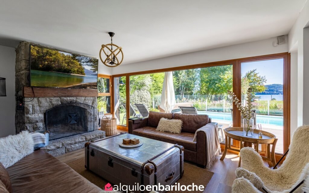 Casa con Costa sobre el Lago Nahuel Huapi y Pileta Climatizada en Bariloche