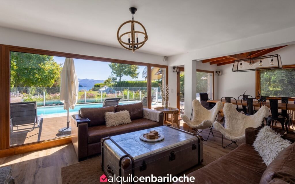 Casa con Costa sobre el Lago Nahuel Huapi y Pileta Climatizada en Bariloche