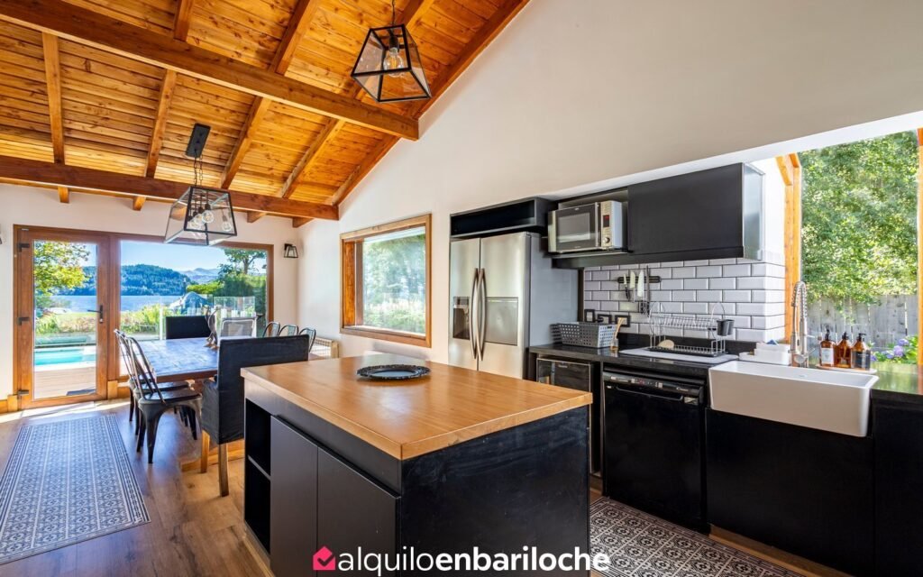 Casa con Costa sobre el Lago Nahuel Huapi y Pileta Climatizada en Bariloche, foto 7