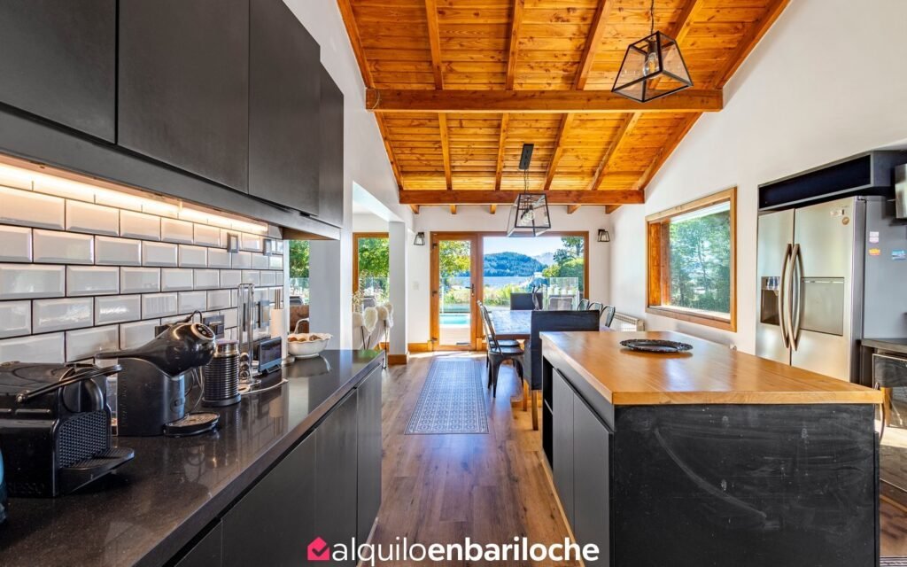 Casa con Costa sobre el Lago Nahuel Huapi y Pileta Climatizada en Bariloche, foto 8