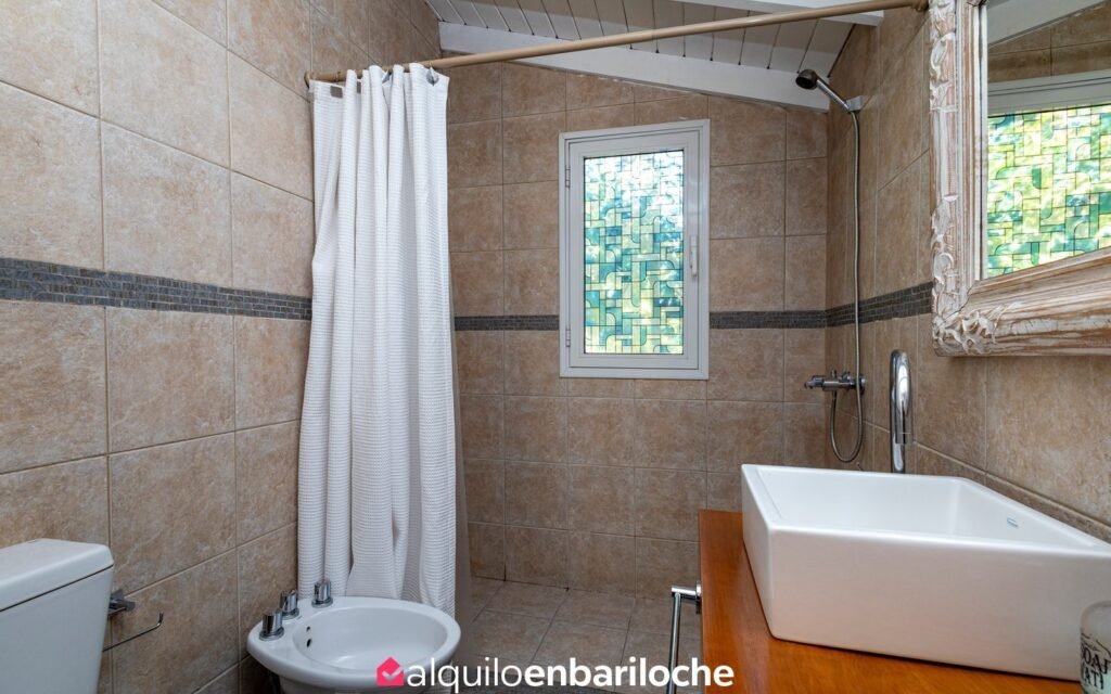 Casa con Costa sobre el Lago Nahuel Huapi y Pileta Climatizada en Bariloche, foto 29