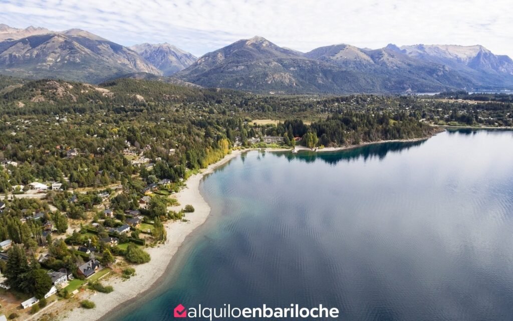 Casa con Costa sobre el Lago Nahuel Huapi y Pileta Climatizada en Bariloche