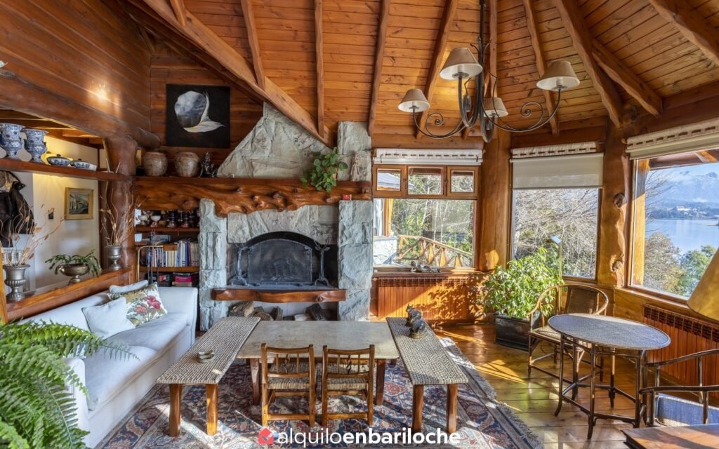 Casa sobre el Lago Moreno, Piscina Climatizada y Muelle en Bariloche