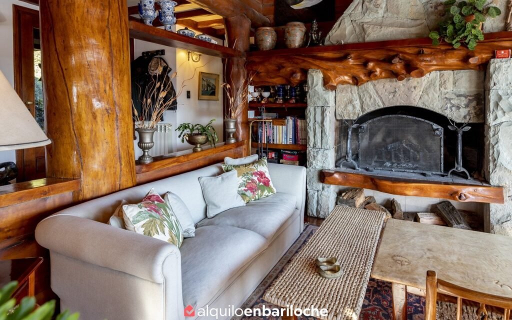 Casa sobre el Lago Moreno, Piscina Climatizada y Muelle en Bariloche