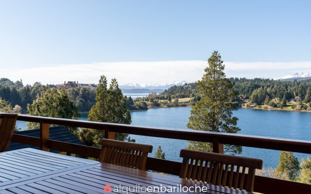 Casa con costa y muelle sobre el Lago Moreno en Llao Llao, para 7