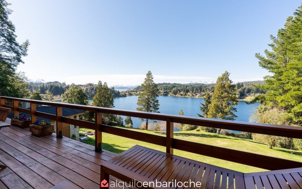 Casa con costa y muelle sobre el Lago Moreno en Llao Llao, para 7