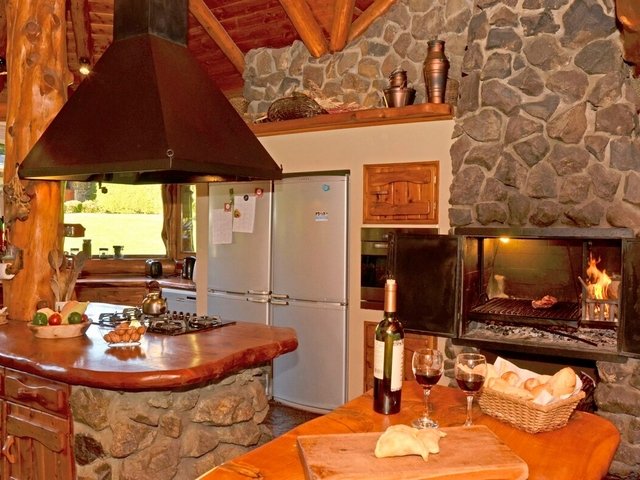 Casa con Costa de Lago, Playa, Muelle y Piscina Climatizada en Bariloche