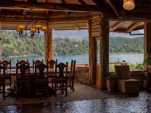 Casa con Costa de Lago, Playa, Muelle y Piscina Climatizada en Bariloche