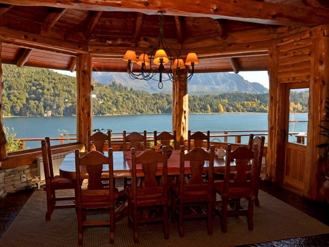 Casa con Costa de Lago, Playa, Muelle y Piscina Climatizada en Bariloche