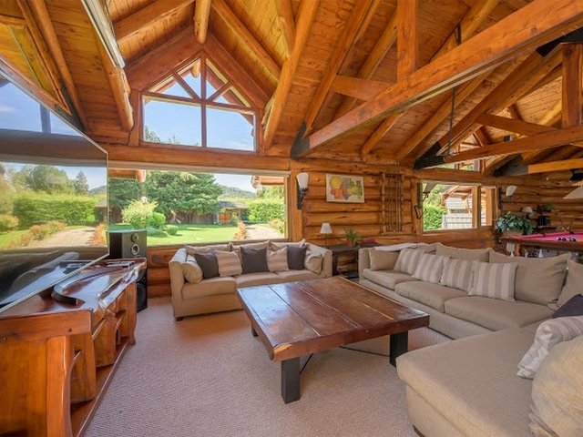 Casa con Costa de Lago, Playa, Muelle y Piscina Climatizada en Bariloche